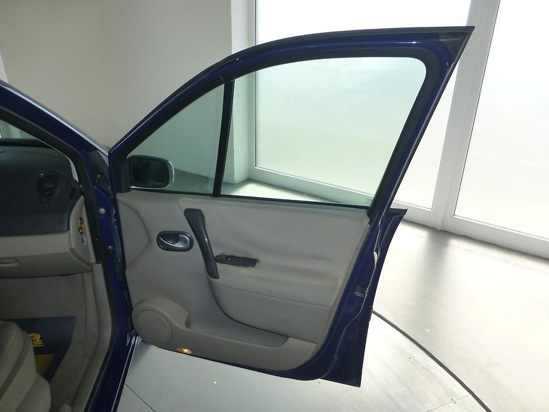 Renault Grand Scénic (2005) 1,9DCI-88KW**DIGI**KLIMA**MÍST - fotka 16 z 23