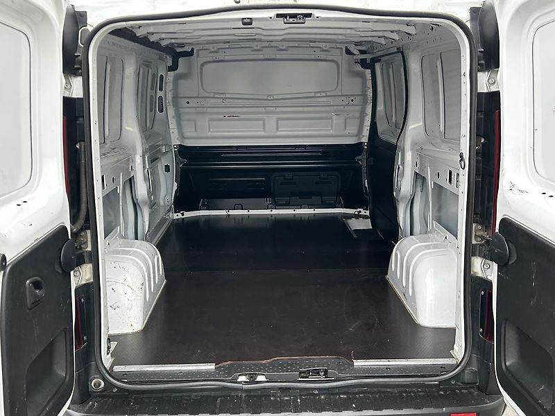 Renault Trafic 2.0 dCi Furgon L2H1 - fotka 23 z 24