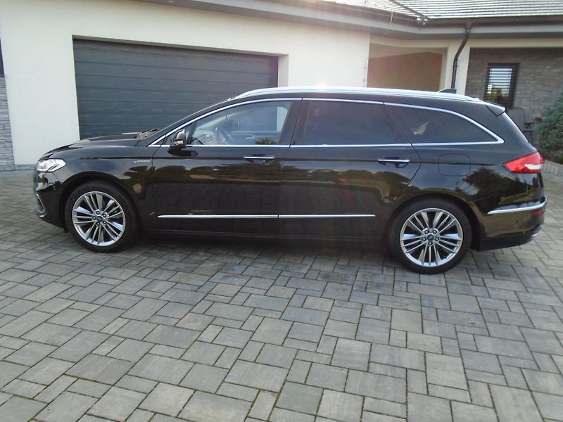 Ford Mondeo 2,0Tdci 140kW Vignale 8AT Navi - fotka 8 z 50