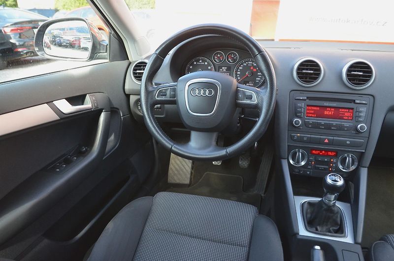 Audi A3 (2010) 1.4 TFSi 92kW / XENON /2x kola - fotka 16 z 29