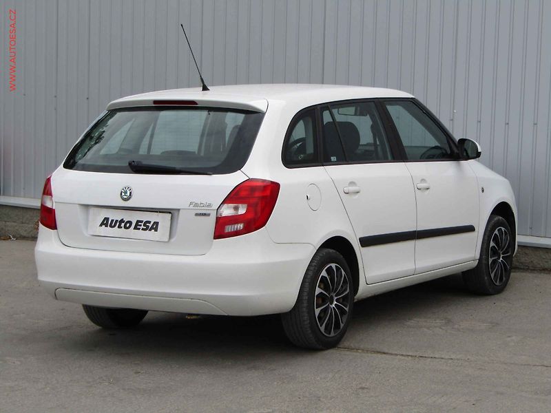 Škoda Fabia (2011) 1.6 TDi, ČR, servis.kniha, AC - fotka 4 z 15