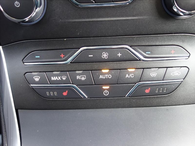 Ford Galaxy 2,0 140kW LED NAVI  TITANIUM - fotka 22 z 38