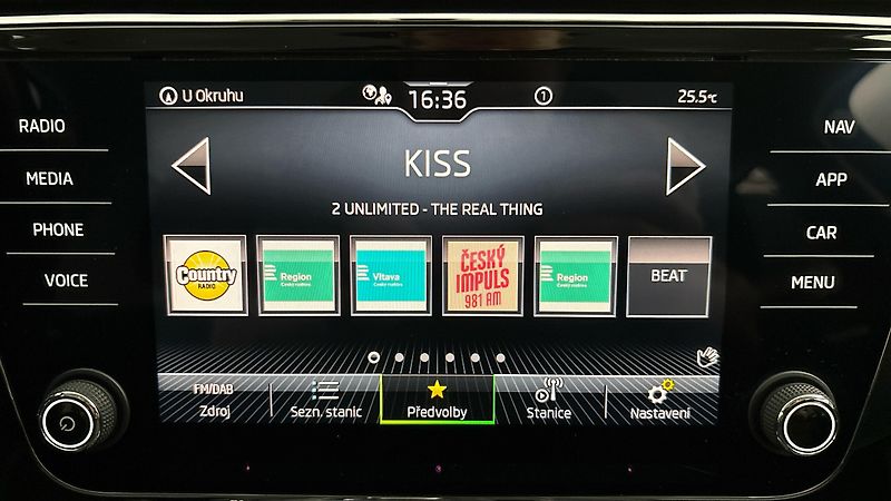 Škoda Superb 2.0 TDI DSG 4x4 Style Combi - fotka 11 z 28