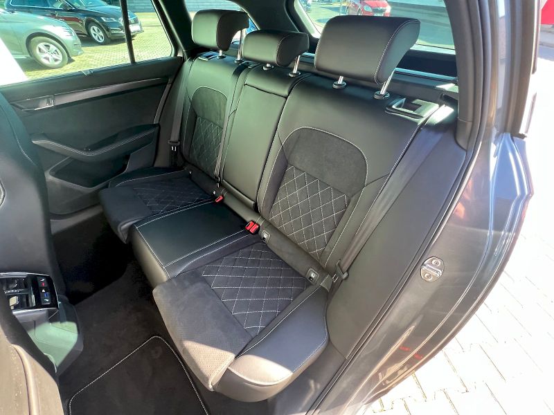 Škoda Superb (2024) kombi SportLine 2.0 TDI 147 kW - fotka 17 z 40