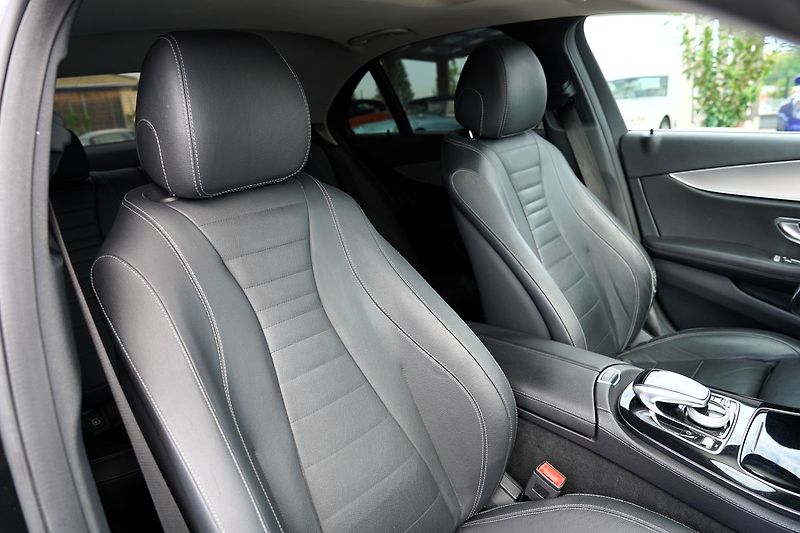 Mercedes-Benz Třídy E E 220d AMG/LED/AT9/kůže - fotka 28 z 46