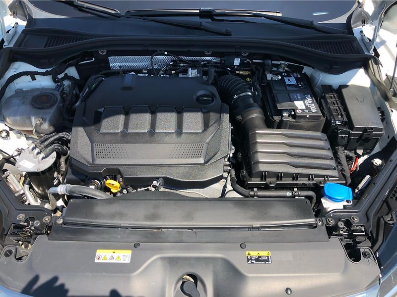 Škoda Superb Combi 2,0 TDI L&K TD 147 kW DS - fotka 30 z 30