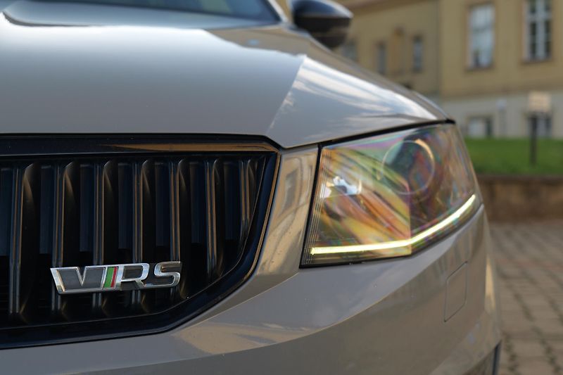 Škoda Octavia 2.0 TDI 135 kW RS Tažné - fotka 9 z 36