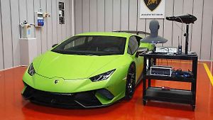 Akustická místnost pro ladění zvuku nových modelů Lamborghini.