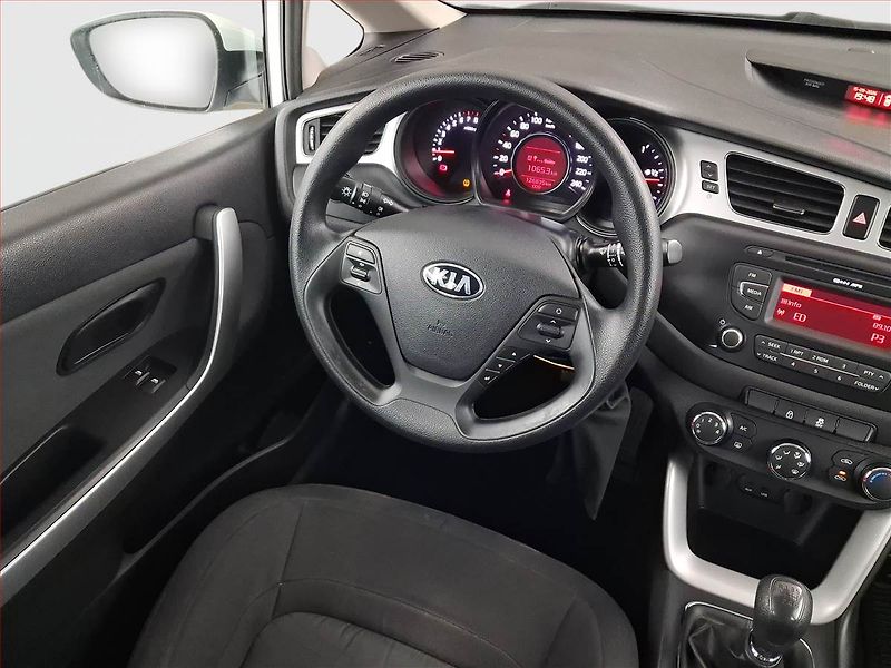 Kia Ceed (2015) 1.4 CVVT, Serv.kniha - fotka 7 z 17