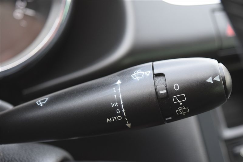 Peugeot 3008 1,6 i 88KW ALU NAVI PANORAMA - fotka 31 z 50