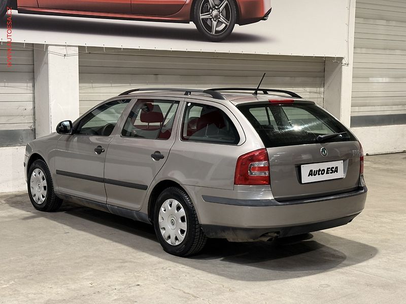 Škoda Octavia (2011) 1.6i, 2.maj,ČR, Tour, +kola - fotka 4 z 15