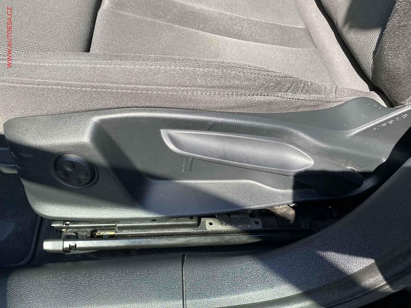 Audi A4 (2018) 2.0 TDi quattro, AT, bixen - fotka 15 z 23