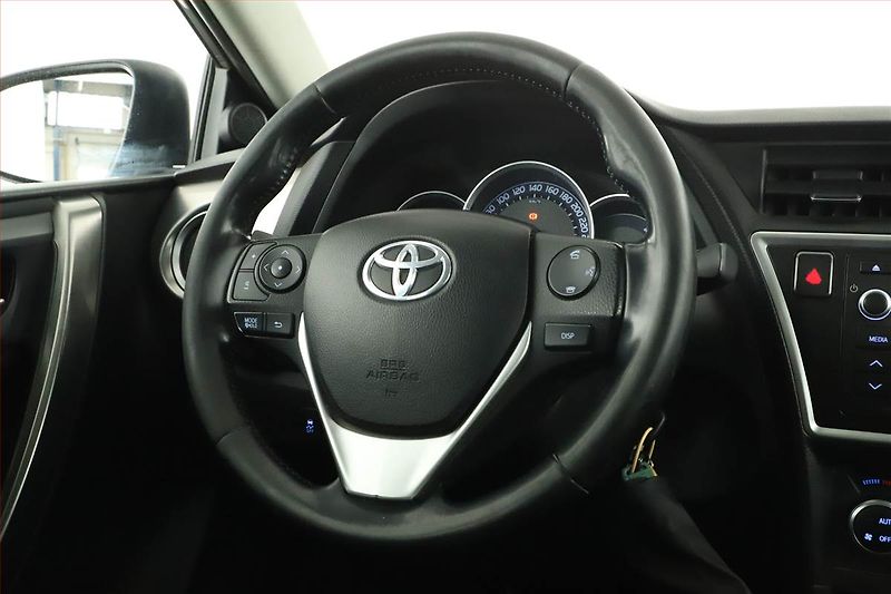 Toyota Auris (2013) 1.6 Valvematic, Serv.kniha - fotka 8 z 12