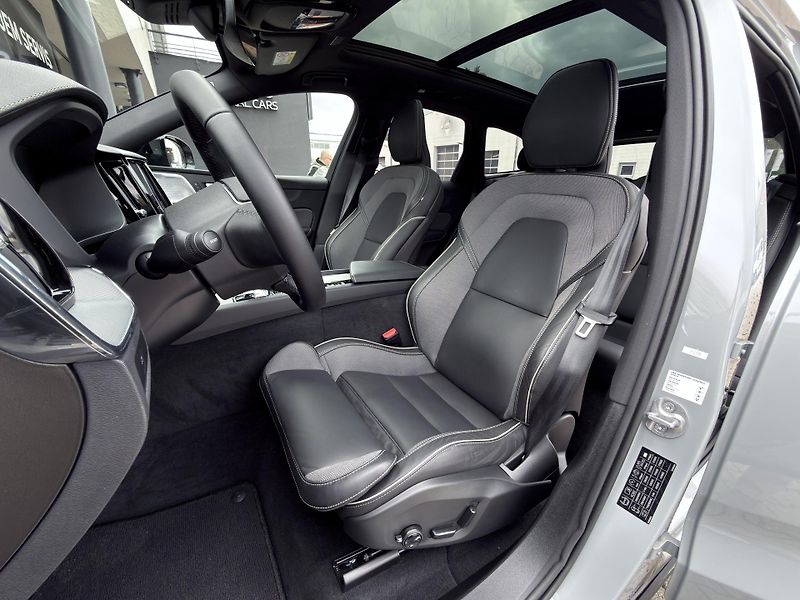 Volvo XC60 B5 AWD ULTRA // VZDUCH // B&W - fotka 14 z 56