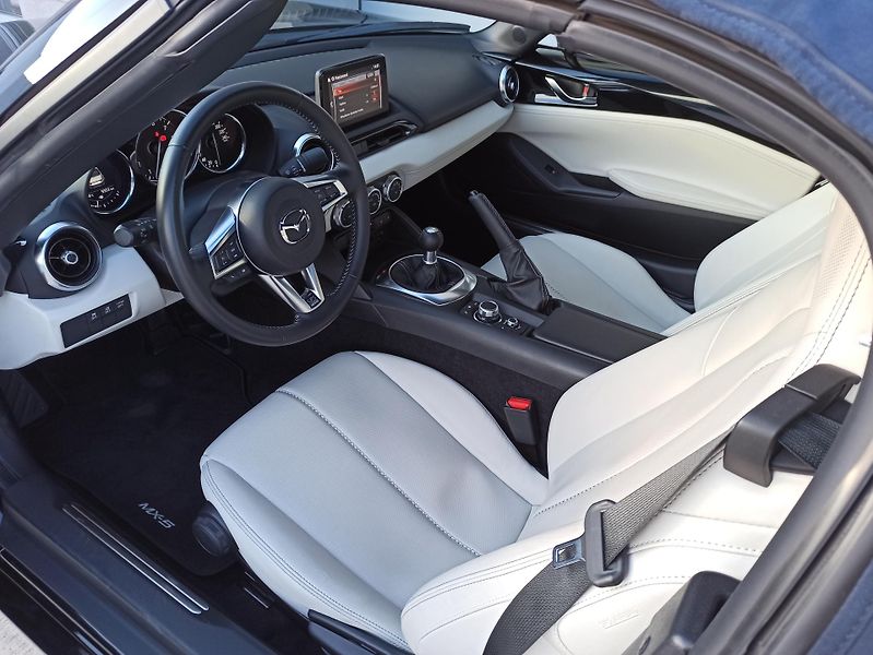 Mazda MX-5 2.0L 135kW SKYACTIV-G ČR 1.MAJ - fotka 17 z 29
