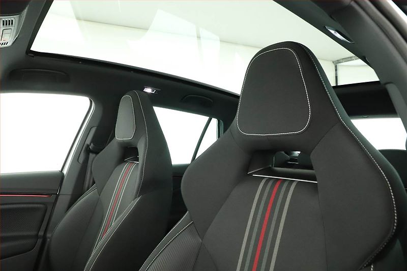 Škoda Kamiq (2025) 1.5 TSI, MONTE CARLO, AUTOMAT - fotka 13 z 21