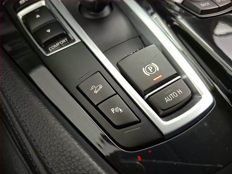 BMW Řada 5 (2012) 525d xDrive, 4X4, Automat - fotka 18 z 21