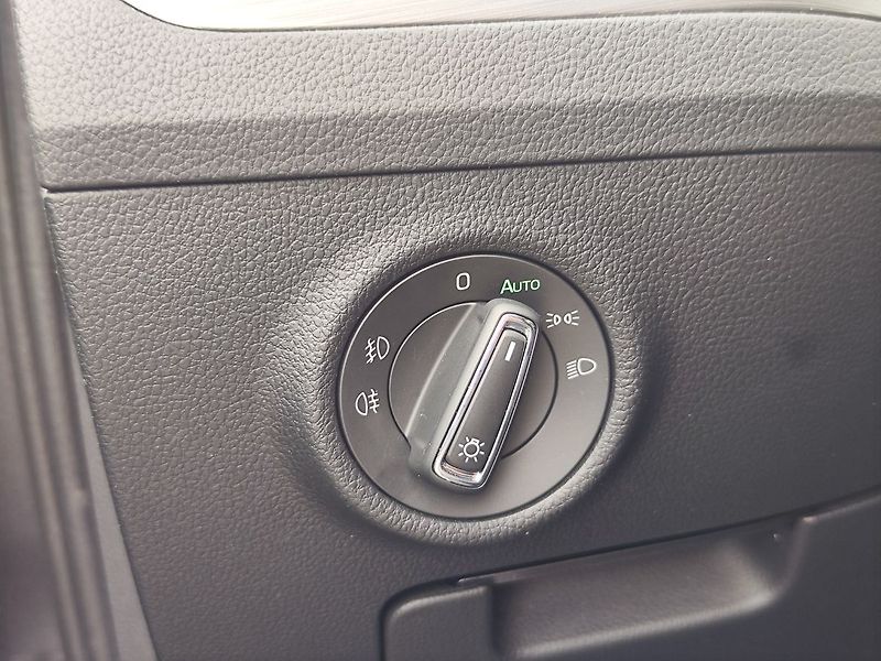Škoda Superb 2.0 TDI/110kW Style DSG - fotka 31 z 35