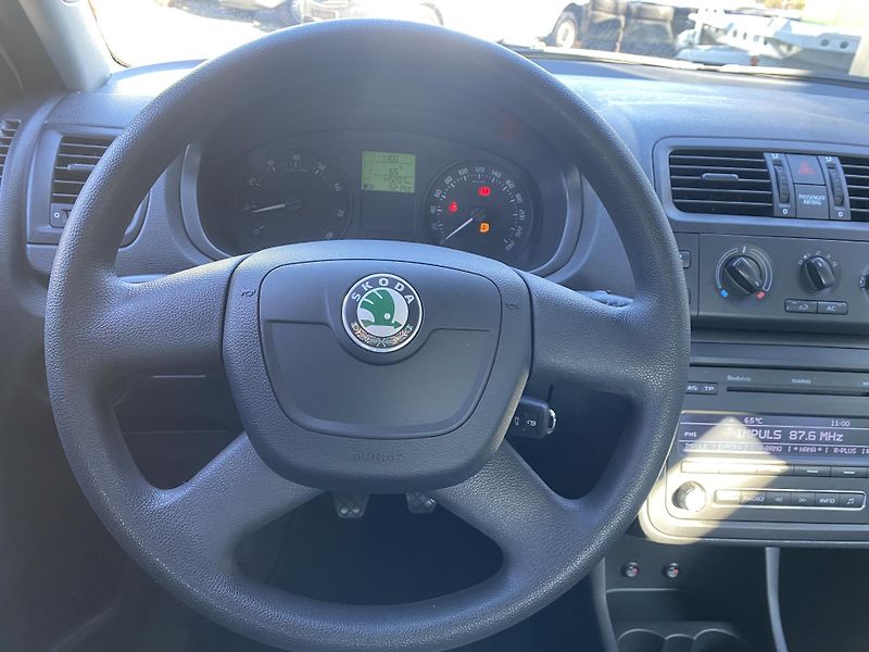 Škoda Fabia 1.4i 63kW - KLIMATIZACE - PDC - fotka 13 z 33