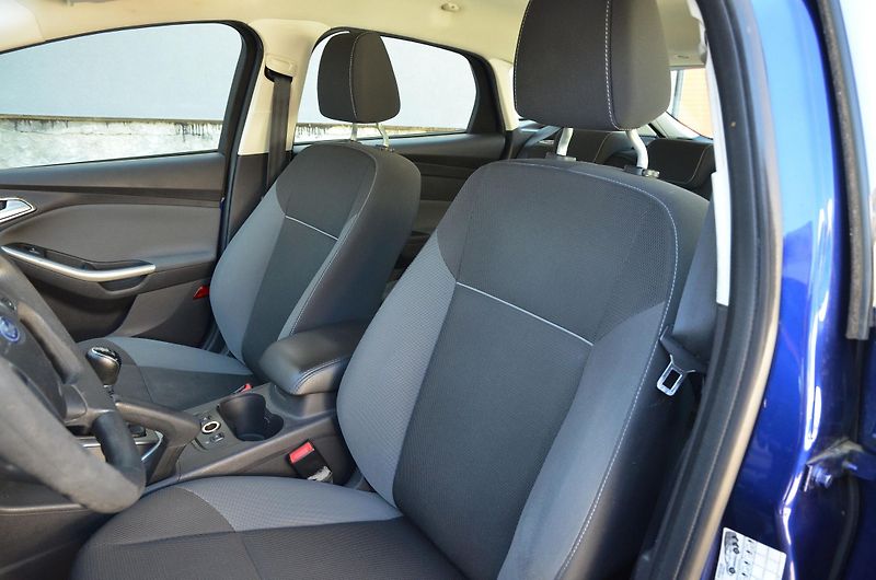 Ford Focus (2014) 1.0 EB 74kW TREND 2x kola - fotka 14 z 35