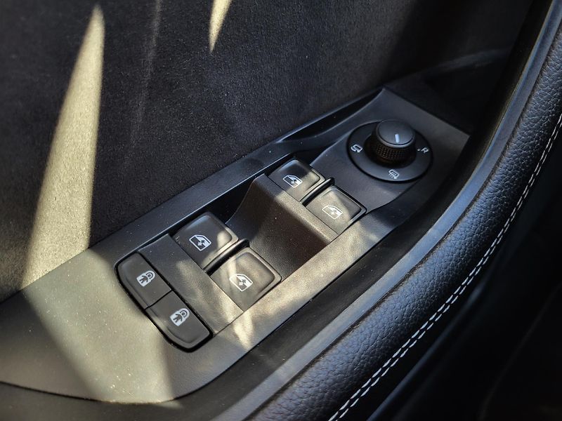 Škoda Superb 2.0 TDi DSG 4x4 SPORTLINE - fotka 17 z 46