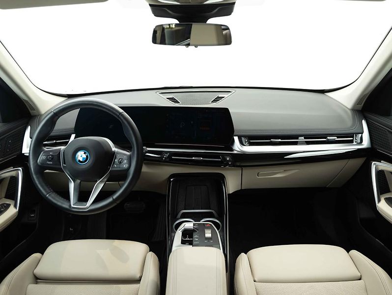 BMW iX1 xDrive30 - fotka 12 z 21