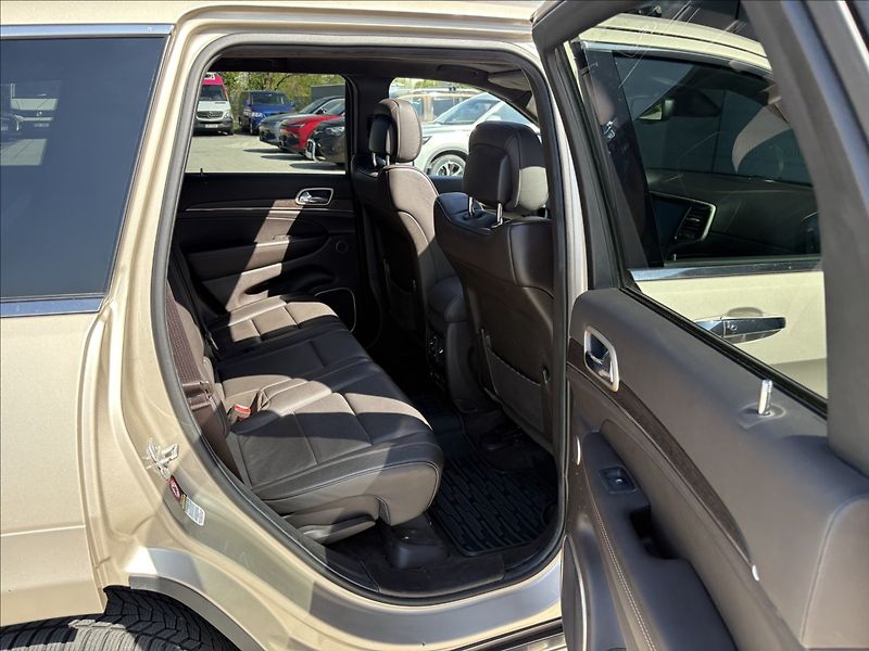 Jeep Grand Cherokee 3,0 CRD 184KW SUMMIT ČR.1.MAJ. - fotka 21 z 38