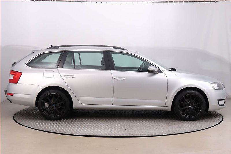 Škoda Kamiq (2024) 1.0 TSI, Drive, FullLed - fotka 6 z 19