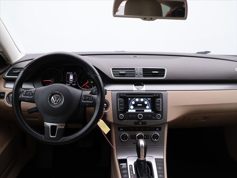 Volkswagen Passat 2,0 TDI 103kW DSG Xenon Navi - fotka 24 z 32