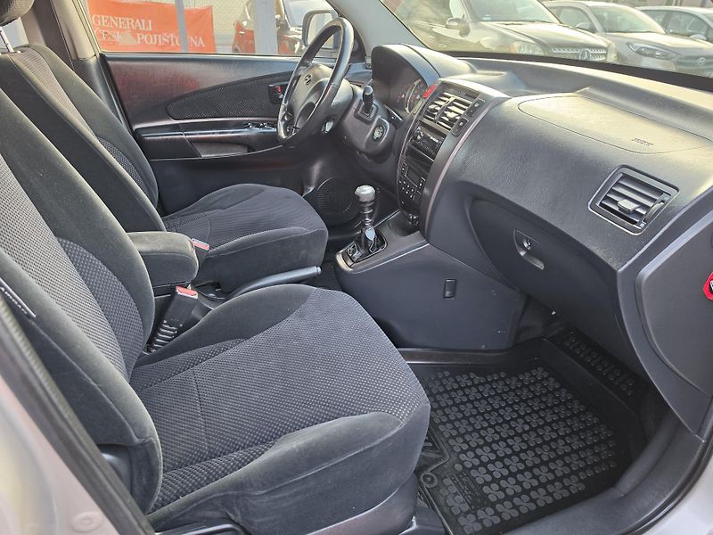 Hyundai Tucson 2.0 CRDi TZ  - fotka 21 z 25