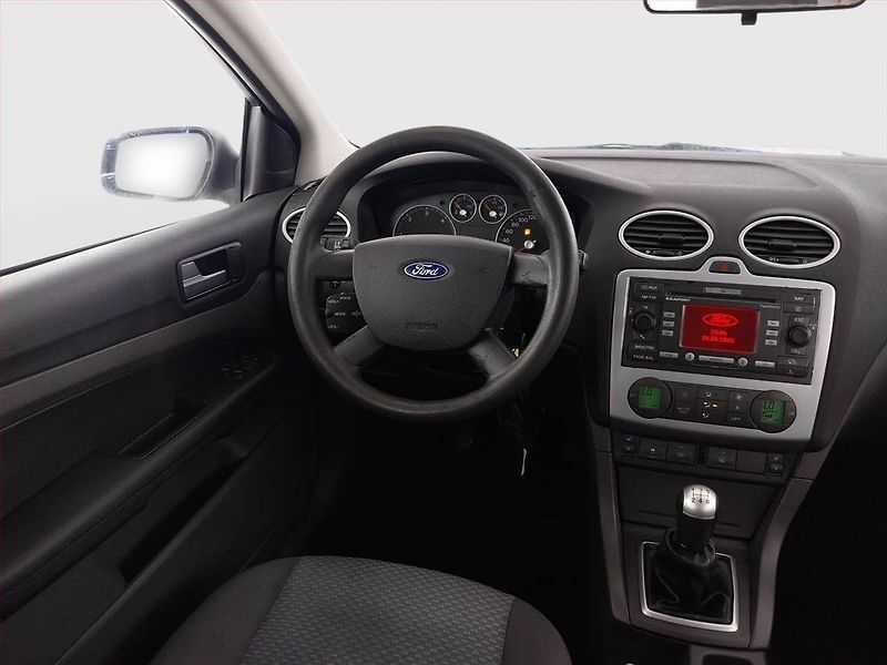 Ford Focus (2005) 1.6 TDCi, po STK, Tažné, Klima - fotka 7 z 19