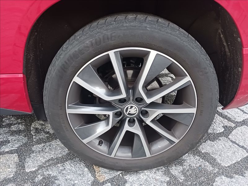 Škoda Karoq 2,0 TSI140kW DSG 4x4 SPORTLINE - fotka 30 z 39