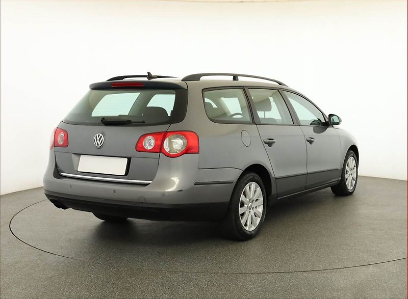 Volkswagen Passat (2007) 2.0 TDI, Xenony, Tempomat - fotka 5 z 17