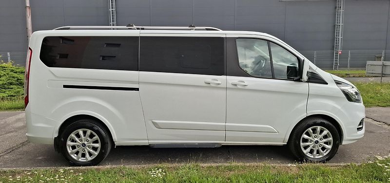 Ford Tourneo Custom (2018) - fotka 3 z 13