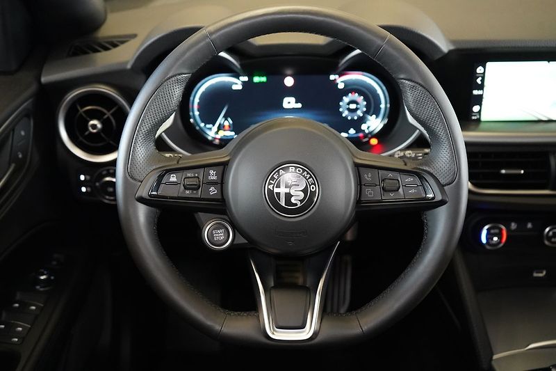 Alfa Romeo Stelvio 2.2 Diesel Q4 154kW (210k) - fotka 22 z 44