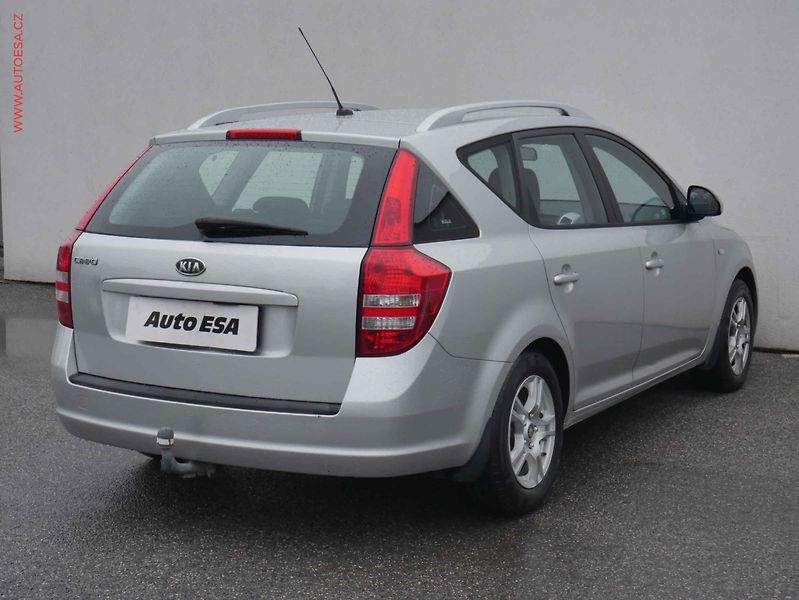 Kia Ceed (2008) 1.6CVVT, ČR, AC, TZ - fotka 4 z 21