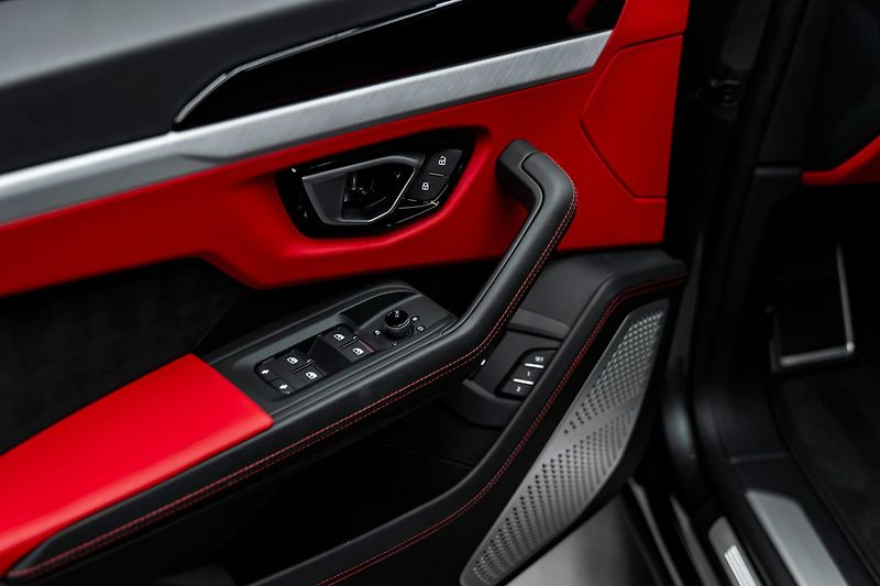 Lamborghini Urus 4.0 V8, B&O, Pano, Masáže, Noč - fotka 8 z 36
