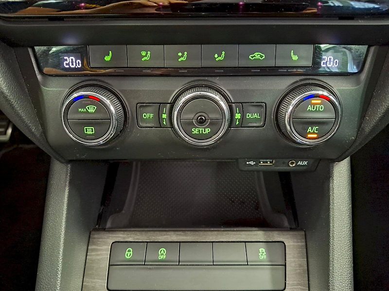 Škoda Octavia (2015) Combi Scout 4x4 2,0TDi 110kW - fotka 26 z 31