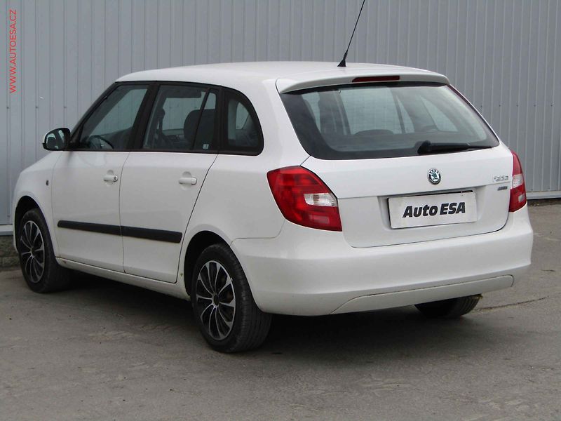Škoda Fabia (2011) 1.6 TDi, ČR, servis.kniha, AC - fotka 6 z 15