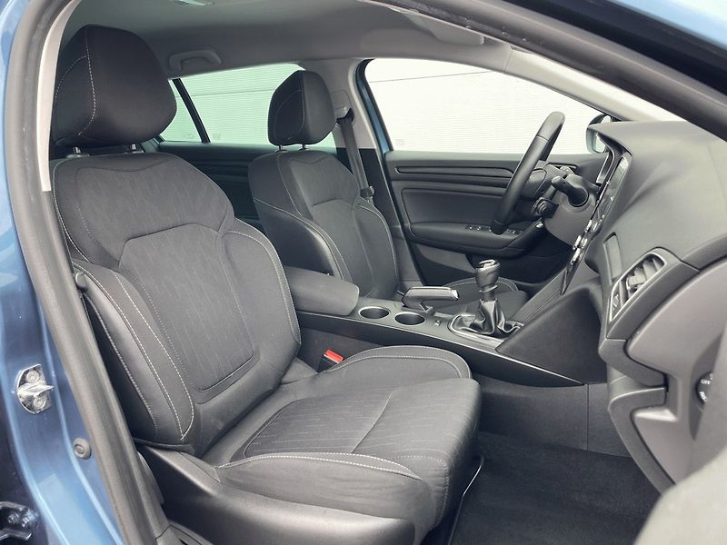 Renault Mégane (2019) Grandt. LIMITED 1,3TCe 140k - fotka 8 z 20