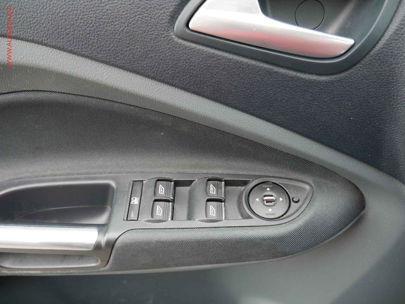 Ford C-MAX (2012) 1.6i, AC, tažné - fotka 11 z 18
