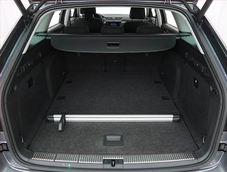 Škoda Superb (2023) Style 2.0 TDI, digi klima - fotka 14 z 29