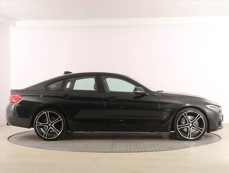 BMW Řada 4 (2018) 440i xDrive - fotka 6 z 26