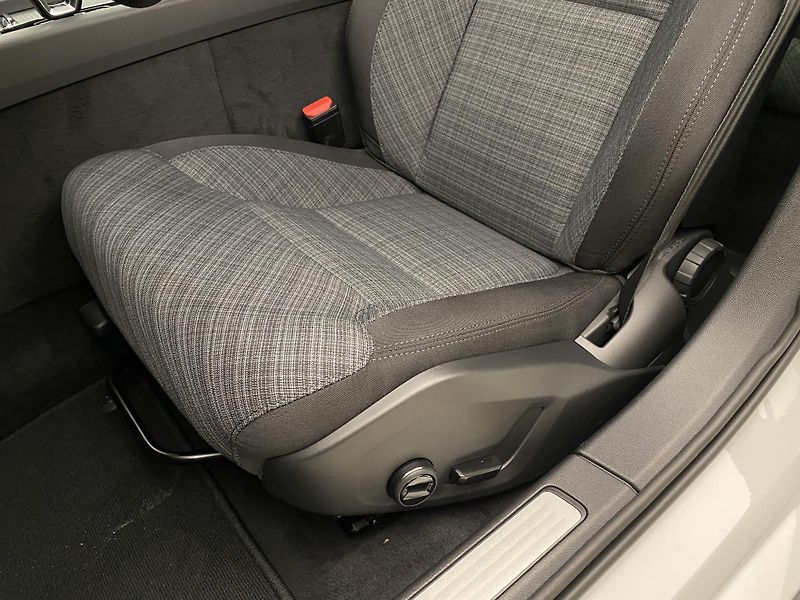 Volvo V60 (2026) B4 AUT CORE - fotka 28 z 56