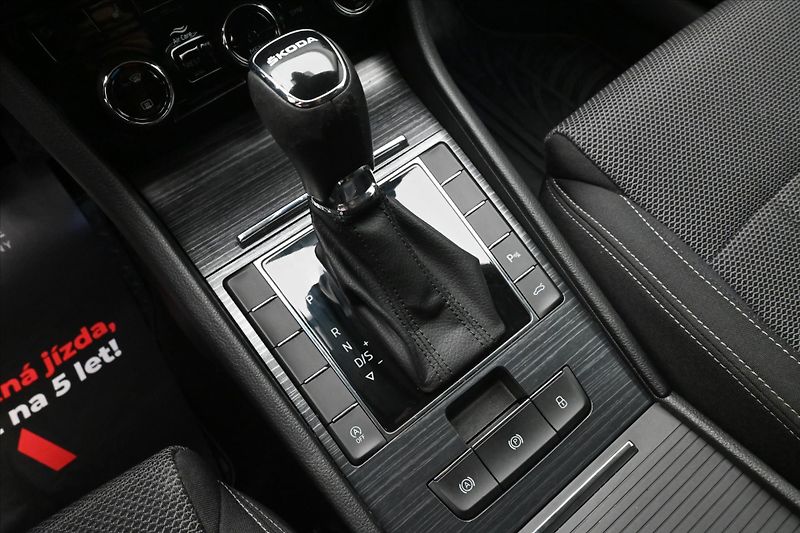 Škoda Superb 2,0 TDI 110kW DSG Style Záruka - fotka 23 z 33