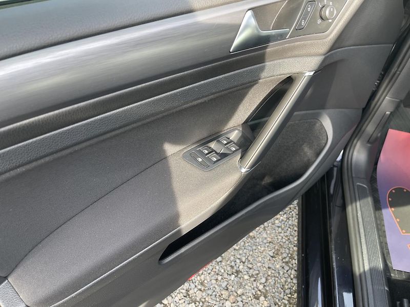 Volkswagen Golf Variant 1.5 TSi 110kW NEHAVAR-DPH-ČR ! - fotka 18 z 41