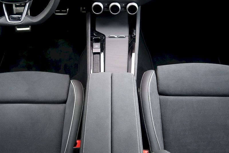 Škoda Superb (2025) Combi SportLine 1,5TSi/150kW D - fotka 15 z 32