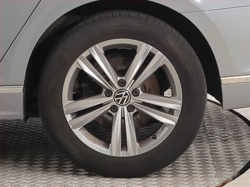 Volkswagen Passat (2022) Elegance 2.0 TDI - fotka 15 z 19