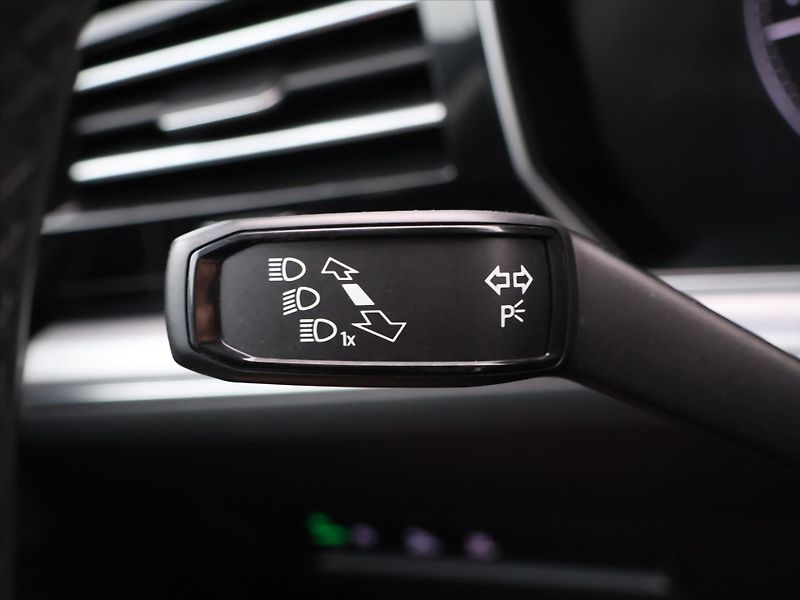 Volkswagen Touareg 3,0 TDI 210kW 4M LED DPH CZ - fotka 21 z 39