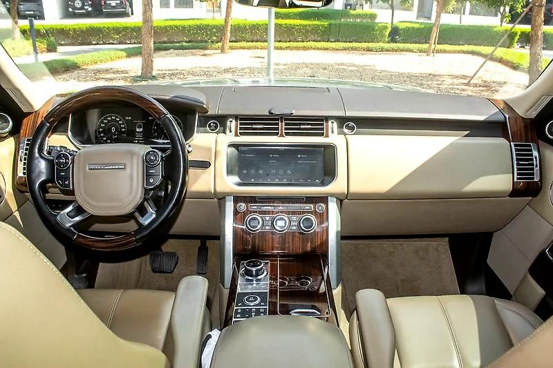 Land Rover Range Rover (2017) Luxusní SUV - fotka 8 z 11